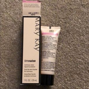 Mary Kay luminous wear liquid foundation